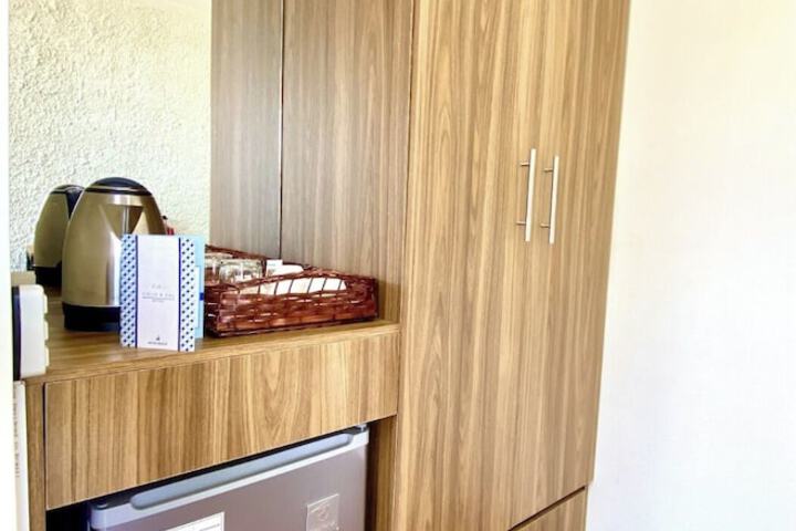 Room 9 of 12