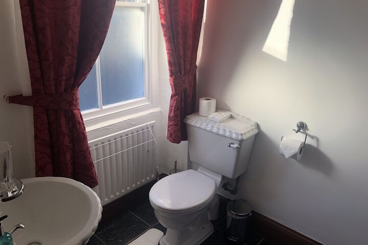 Room 8 of 11