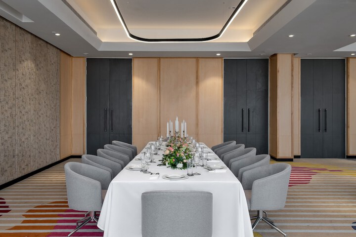 Ballroom/Hall 65 of 80