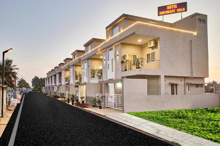 Hotel Southgate Villas Near Bangalore Airport