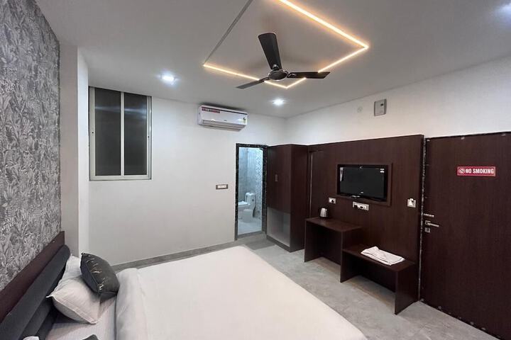 Room 14 of 38