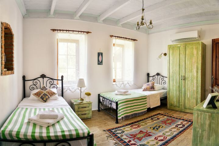 Room 5 of 14