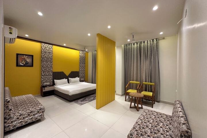 Room 4 of 10