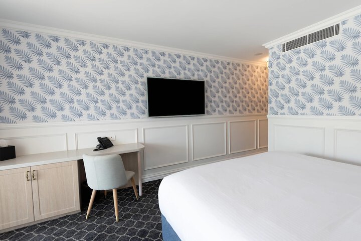 Room 35 of 84