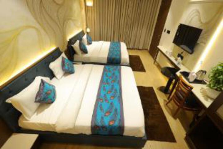 Room 3 of 12