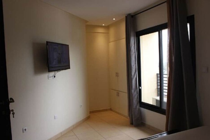Room 6 of 28
