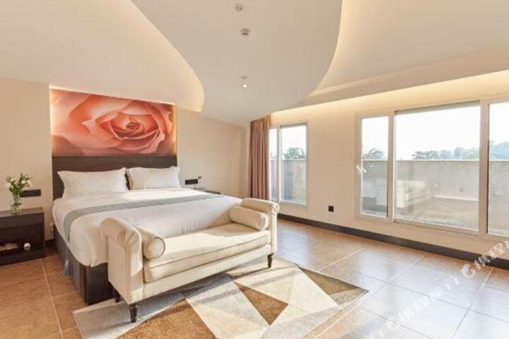 Huangjia Garden Binhai Hotel
