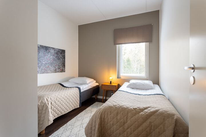 Room 3 of 76