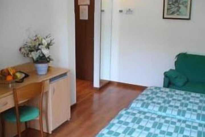 Room 8 of 63