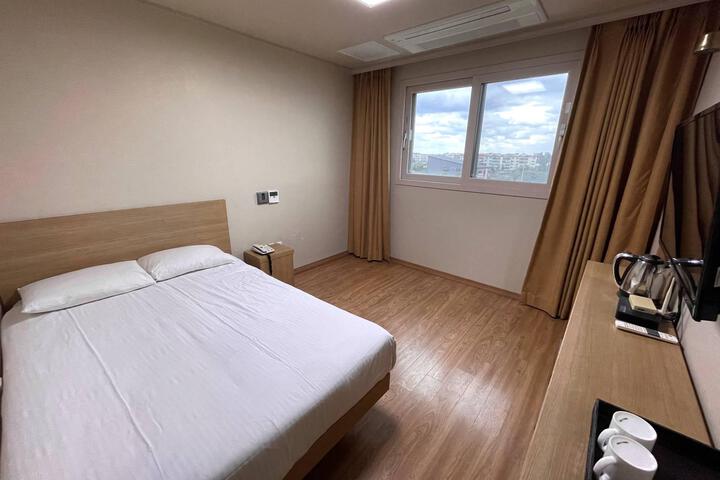 Room 11 of 39
