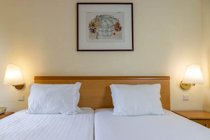 Room 10 of 37