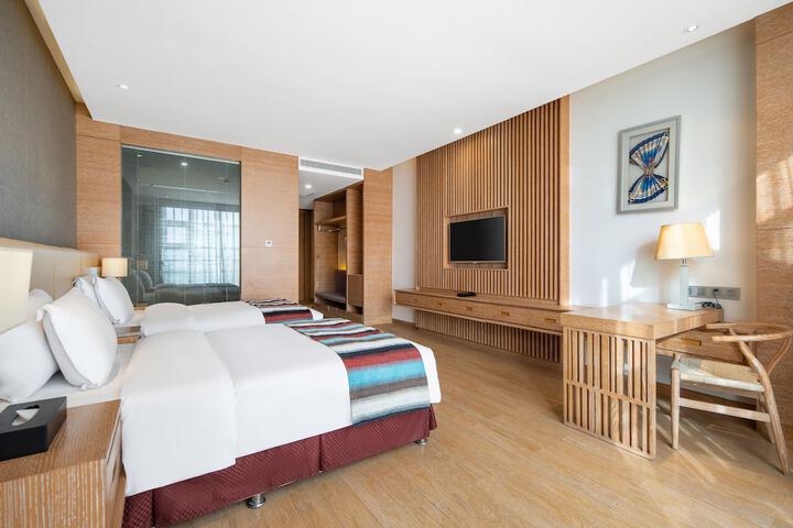 Room 8 of 43