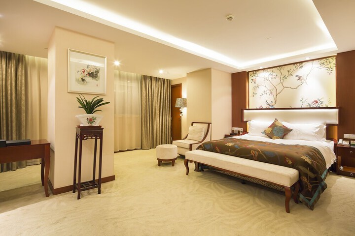 Room 13 of 38