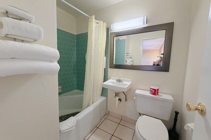 Room 21 of 43