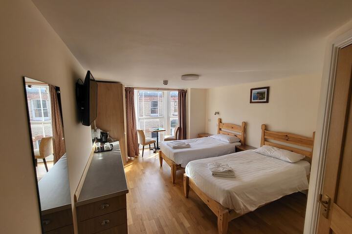 Room 7 of 24