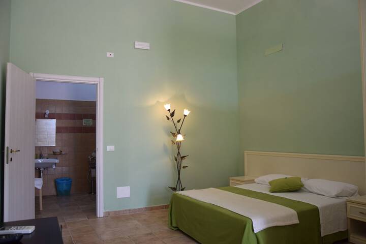 Room 3 of 38