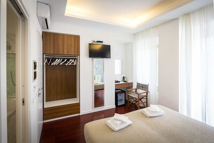 Room 2 of 36