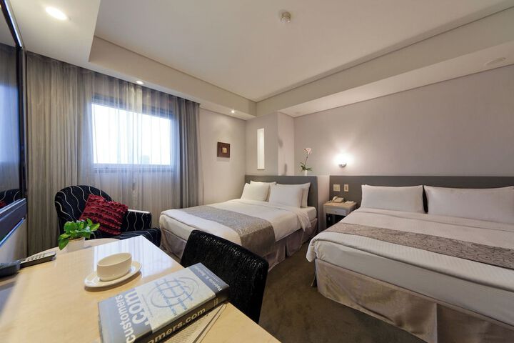 Room 16 of 42