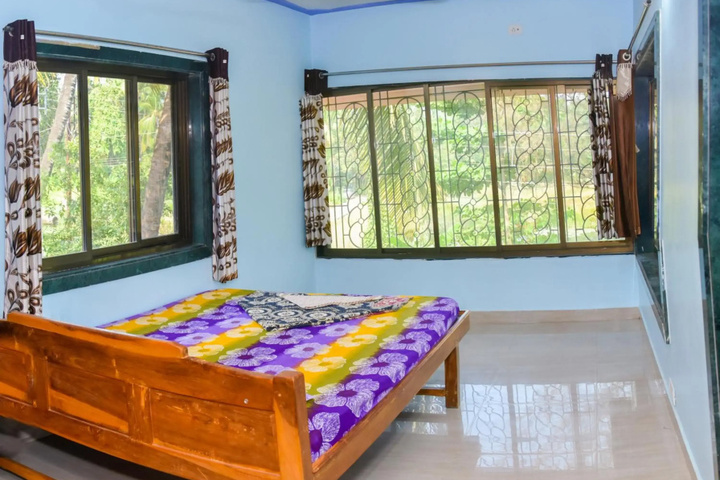 Room 4 of 13