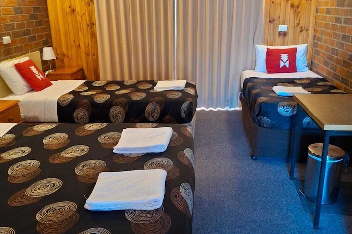 Room 6 of 12