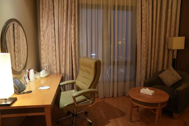 Room 11 of 102