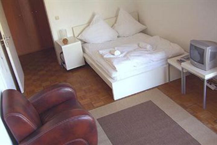 Room 10 of 41