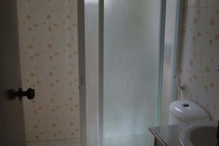 Room 6 of 13