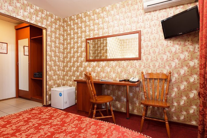 Room 17 of 114