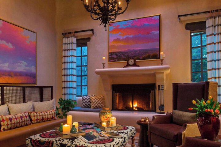 Lobby lounge