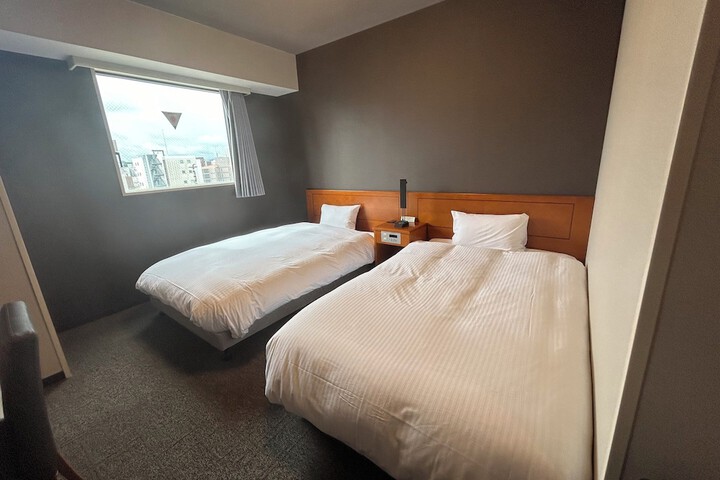 Room 7 of 35