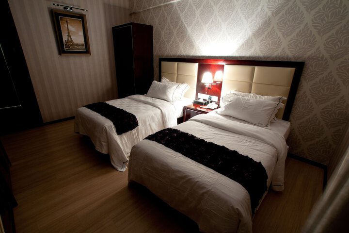 Room 6 of 37