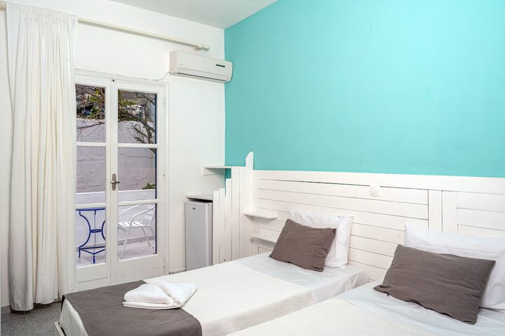 Room 7 of 32