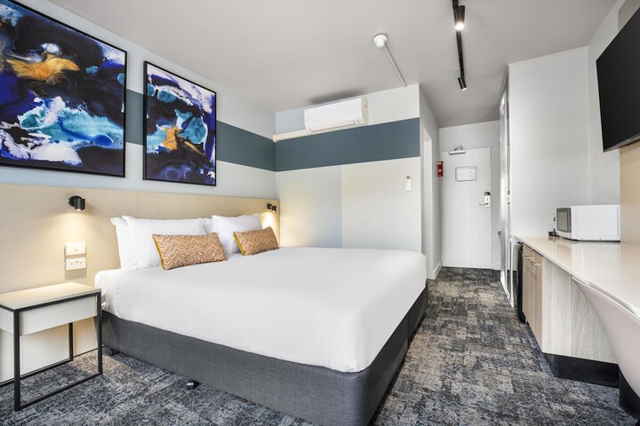 Room 16 of 74