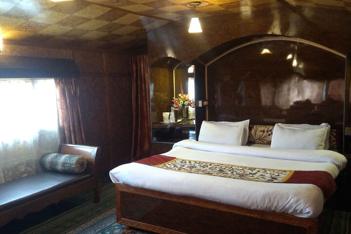 Room 11 of 36