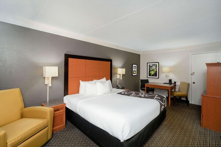 1 King Bed (16 of 16)