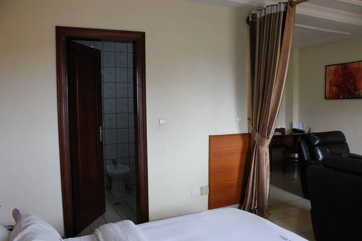 Room 35 of 79