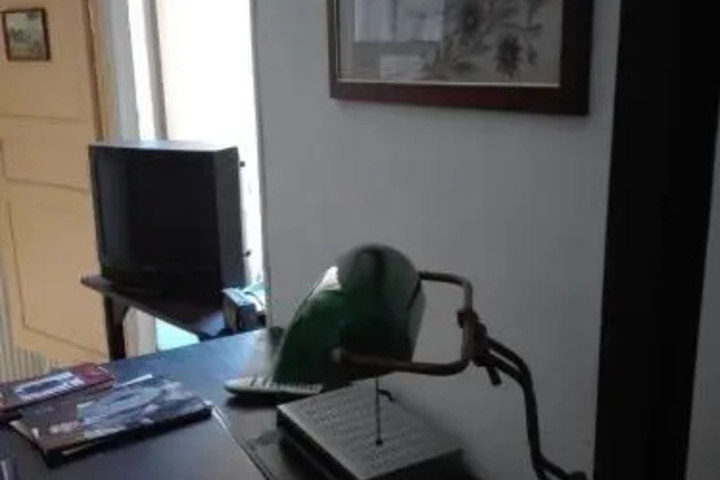 Room 6 of 9