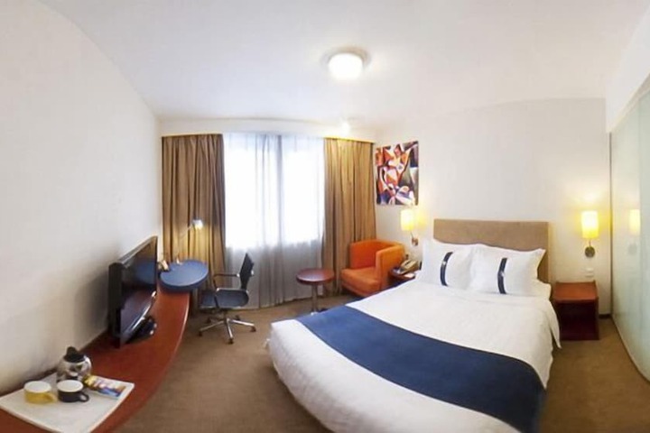 Room 5 of 40