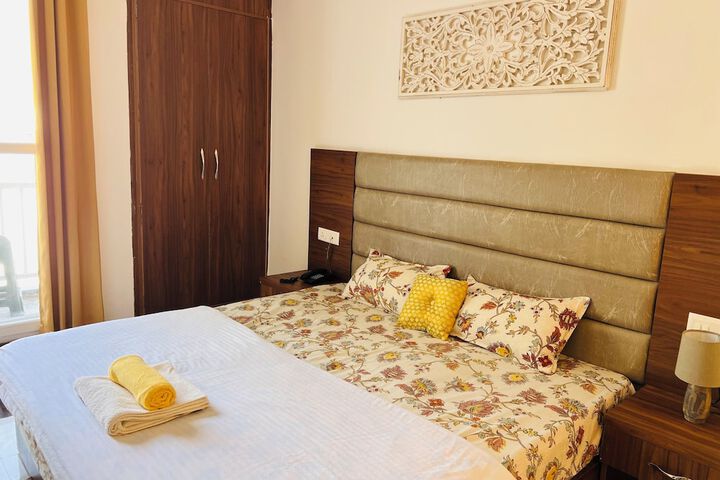 Room 3 of 28