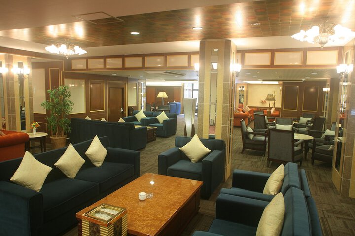 Lounge 12 of 15