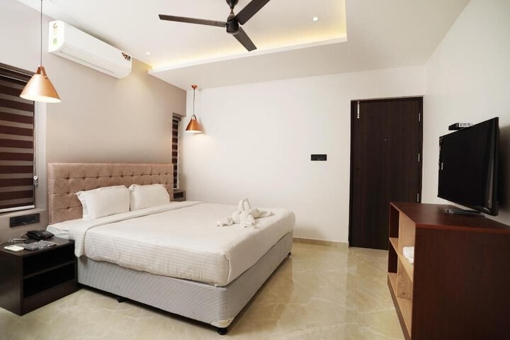 Room 6 of 16