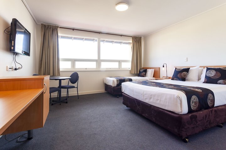 Room 4 of 34