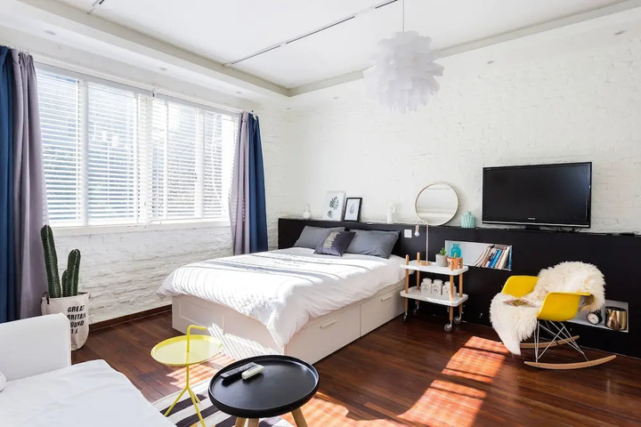 Room 4 of 12