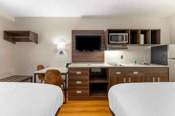 2 Double Beds (1 of 14)