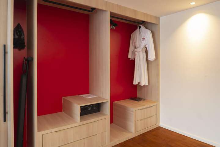 Room 60 of 141
