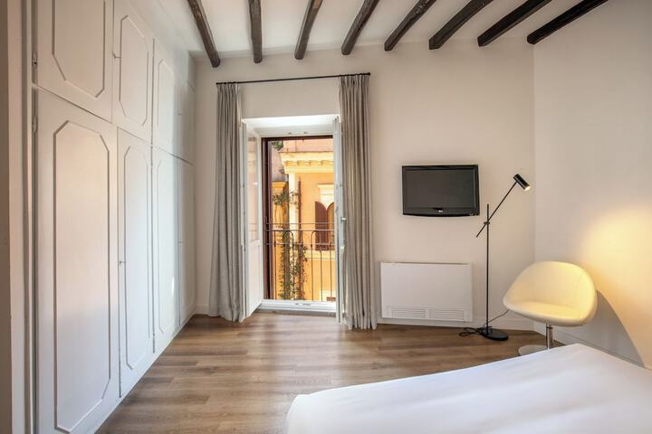 Room 25 of 86