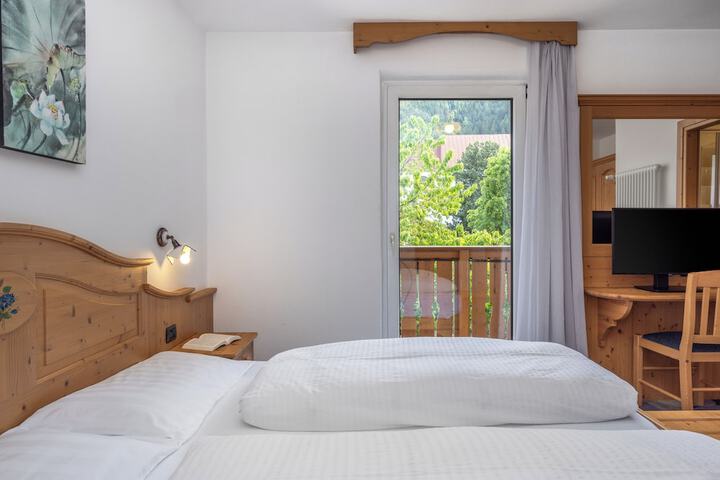 Room 25 of 154