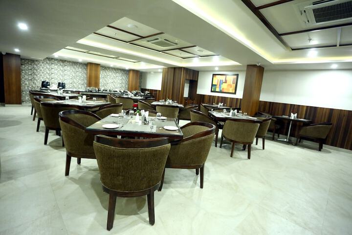 Dining 15 of 21