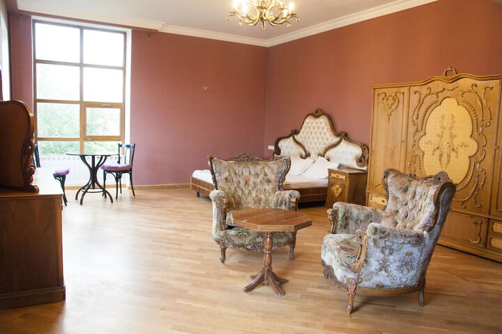 Room 8 of 30