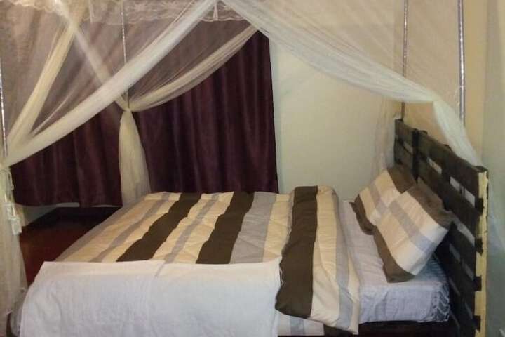 Room 6 of 9